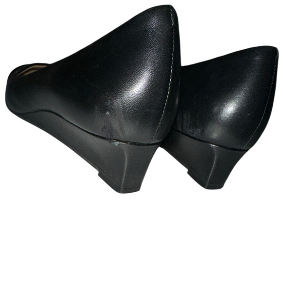 Tory Burch Everly 35mm Cap Toe Wedge
Nappa & Patent Leather Black Gold Size 6.5 - Picture 6 of 12